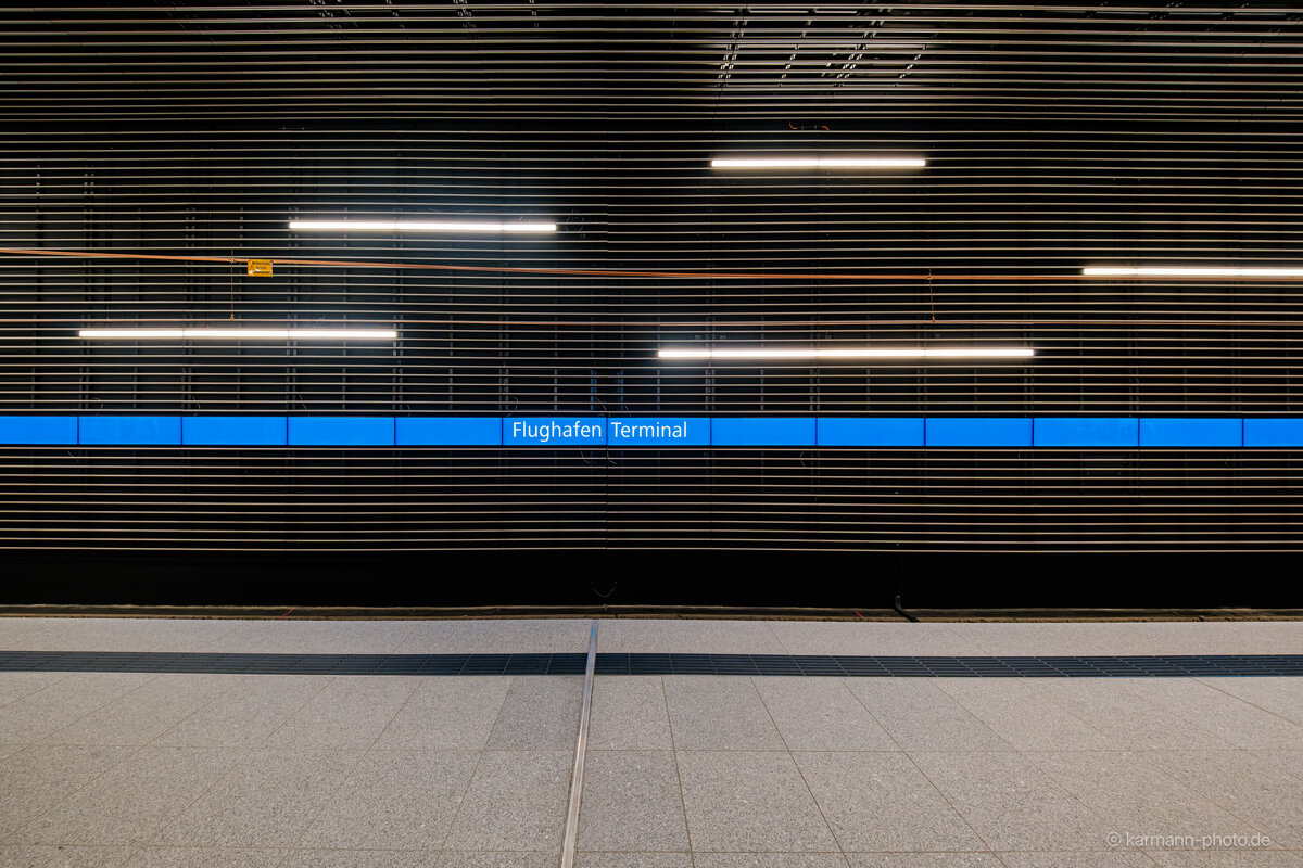 U-Bahn-Station am Flughafen Terminal in Düsseldorf